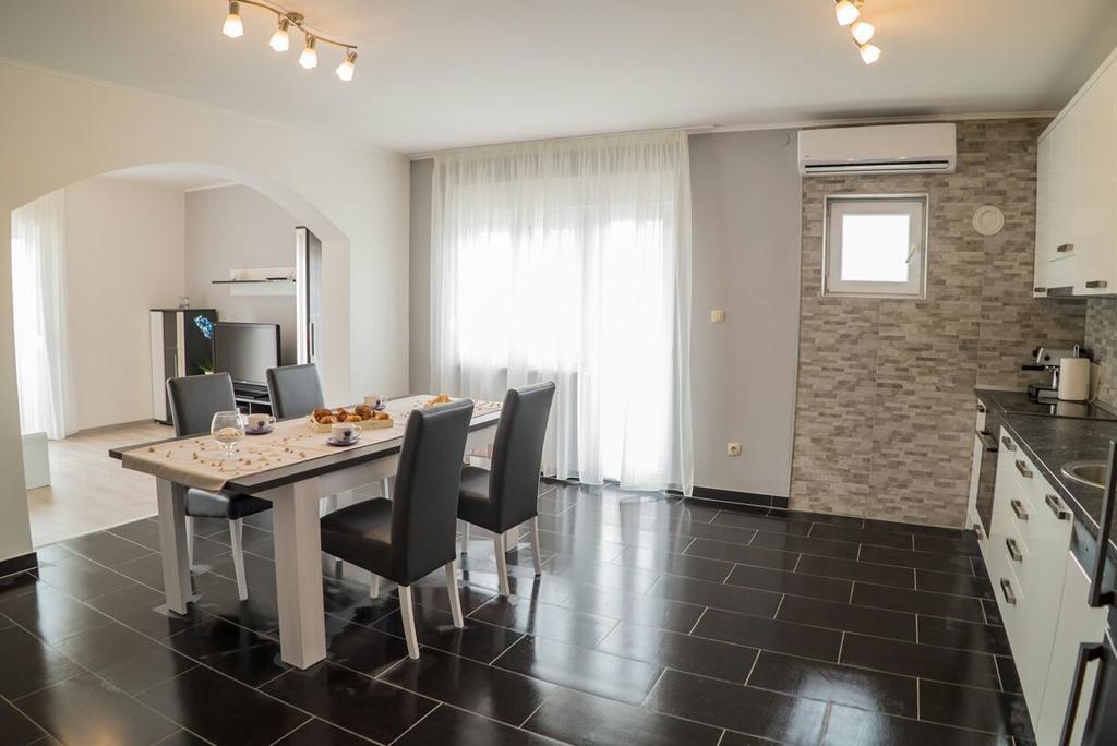 Apartman Ljubica Sea View Stobreč Zewnętrze zdjęcie
